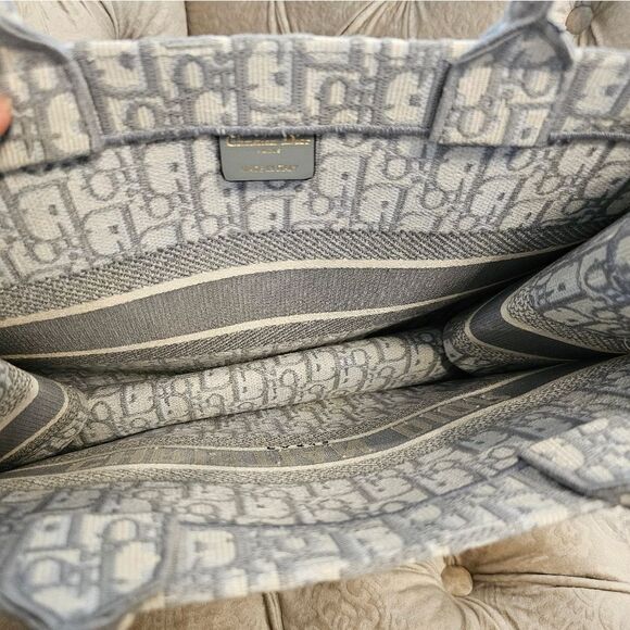 NEW DIOR Medium Book Tote Ecru and Gray Dior Oblique Embroidery - Picture 4 of 7